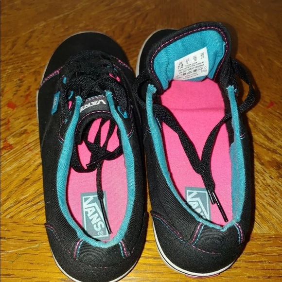 vans woman size 7.5 Black with pink&blue stitching - Picture 10 of 10